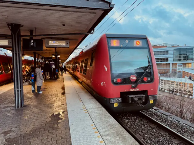 Billede af DSB SA 8108 fotograferet ud for Nordhavn S-togstrinbræt.