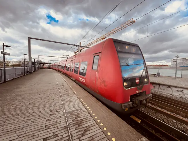 Billede af DSB SA 8110 fotograferet ud for København Syd Station.
