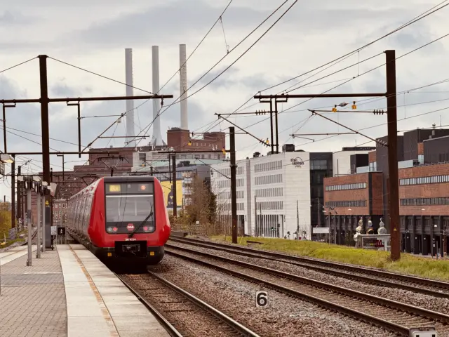 Billede af DSB SA 8114 fotograferet ud for Nordhavn S-togstrinbræt.