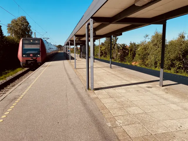 Billede af DSB SA 8116 fotograferet ud for Dyssegård S-togstrinbræt.
