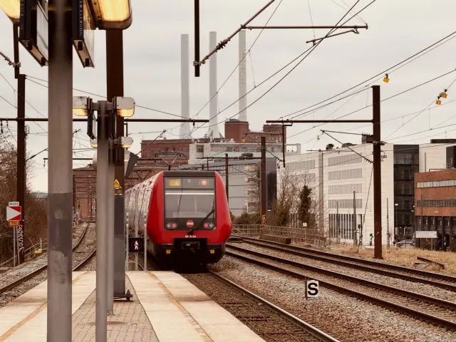 Billede af DSB SA 8116 fotograferet ud for Nordhavn S-togstrinbræt.