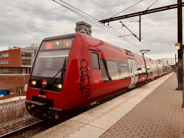 Billede af DSB SA 8120 fotograferet ud for Nordhavn S-togstrinbræt.