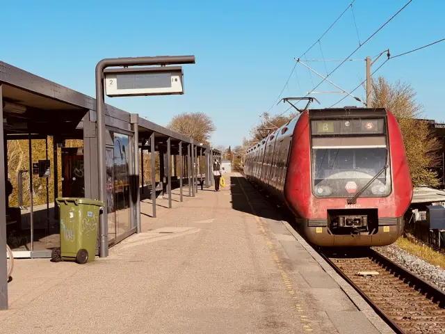 Billede af DSB SA 8127 fotograferet ud for Bagsværd S-togstrinbræt.