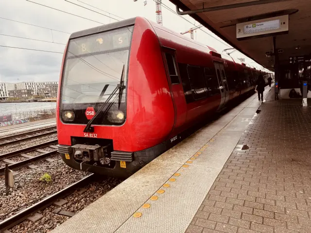 Billede af DSB SA 8132 fotograferet ud for Nordhavn S-togstrinbræt.