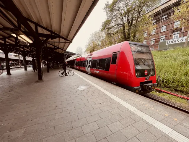 Billede af DSB SA 8132 fotograferet ud for Østerport Station.
