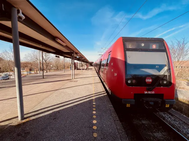 Billede af DSB SA 8133 fotograferet ud for Greve S-togstrinbræt.