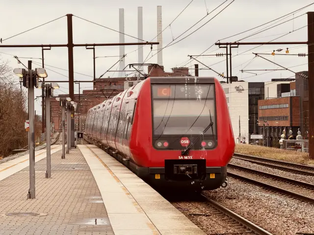Billede af DSB SA 8133 fotograferet ud for Nordhavn S-togstrinbræt.