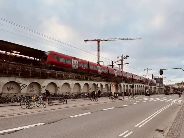 Billede af DSB SA 8137 fotograferet ud for Nordhavn S-togstrinbræt.