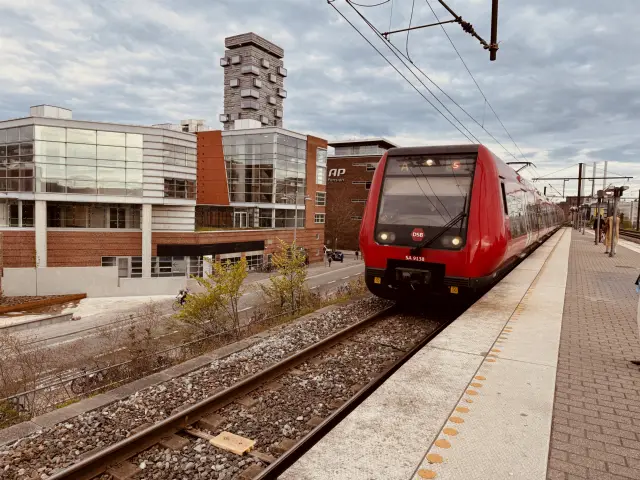 Billede af DSB SA 8138 fotograferet ud for Nordhavn S-togstrinbræt.