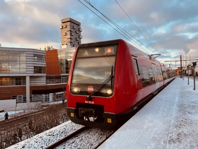 Billede af DSB SA 8140 fotograferet ud for Nordhavn S-togstrinbræt.