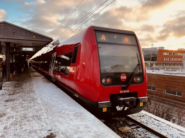 Billede af DSB SA 8140 fotograferet ud for Nordhavn S-togstrinbræt.