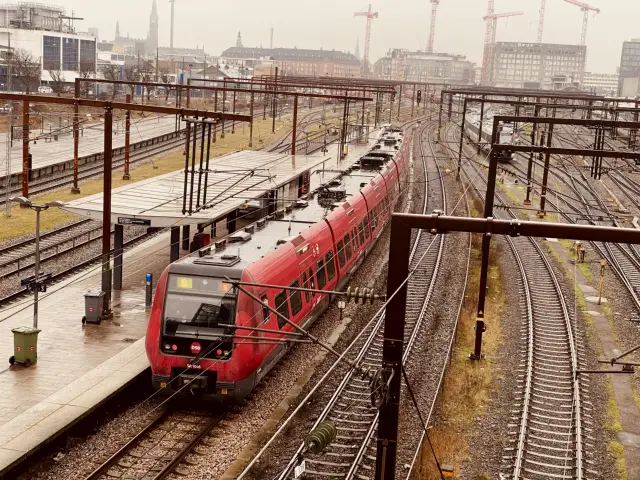 Billede af DSB SA 8146 fotograferet ud for Dybbølsbro S-togstrinbræt.
