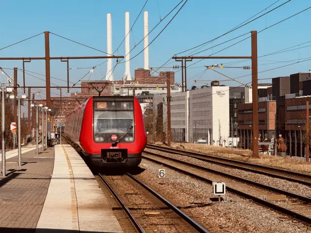 Billede af DSB SA 8147 fotograferet ud for Nordhavn S-togstrinbræt.