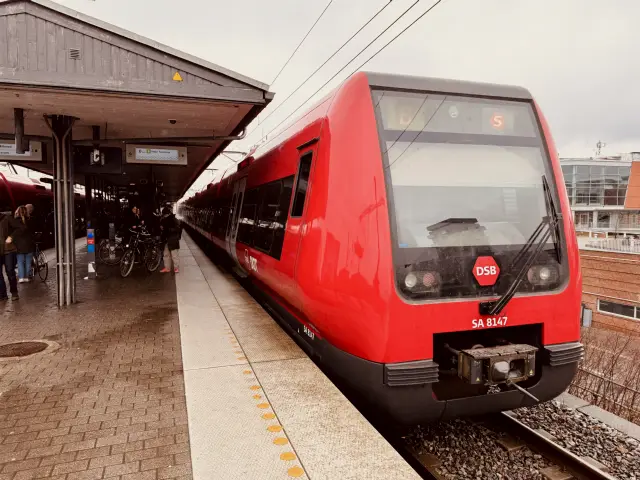 Billede af DSB SA 8147 fotograferet ud for Nordhavn S-togstrinbræt.