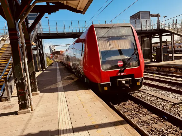 Billede af DSB SA 8148 fotograferet ud for Østerport Station.