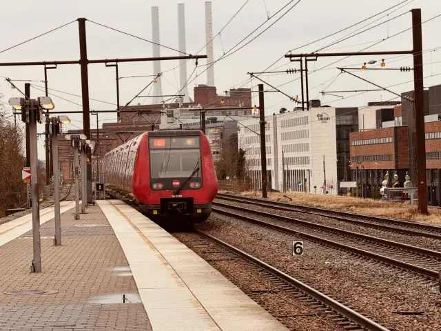 Billede af DSB SA 8158 fotograferet ud for Nordhavn S-togstrinbræt.
