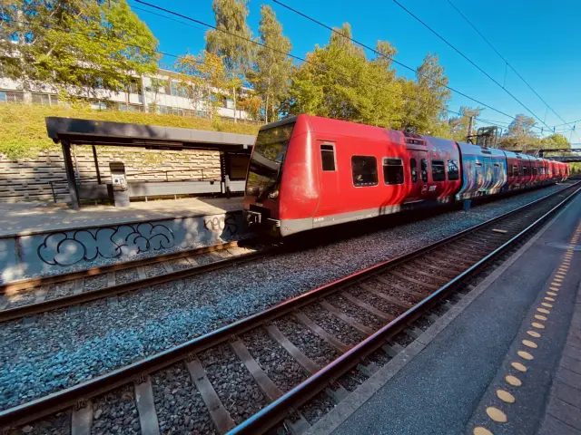 Billede af DSB SA 8159 fotograferet ud for Emdrup S-togstrinbræt.