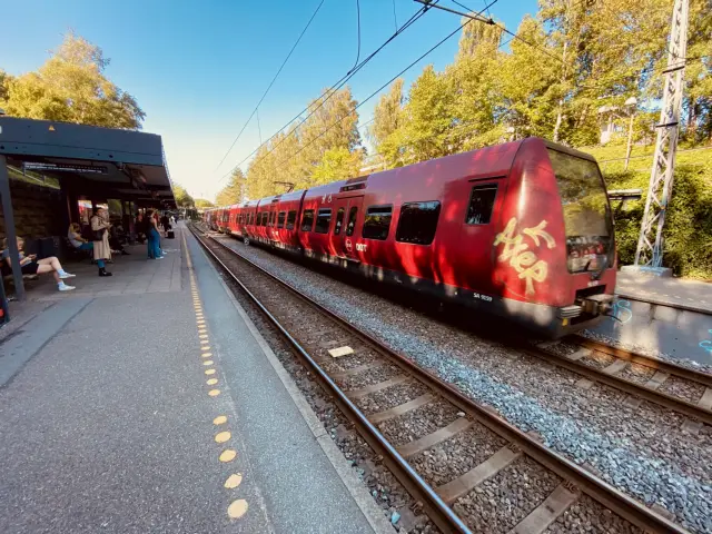 Billede af DSB SA 8159 fotograferet ud for Emdrup S-togstrinbræt.