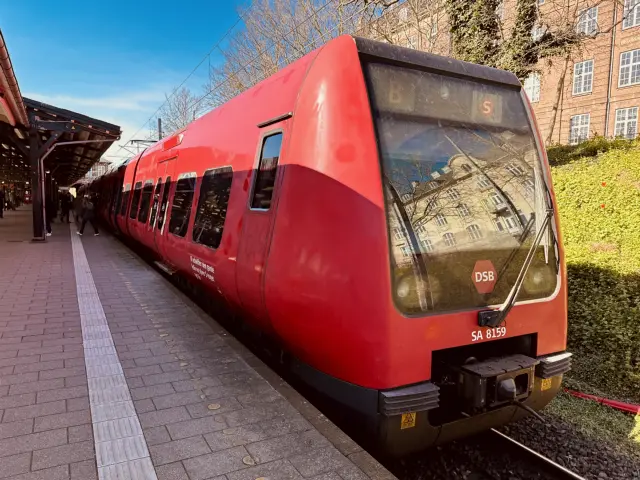 Billede af DSB SA 8159 fotograferet ud for Østerport Station.