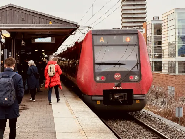 Billede af DSB SA 8170 fotograferet ud for Nordhavn S-togstrinbræt.