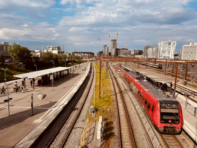 Billede af DSB SA 8170 fotograferet ud for Dybbølsbro S-togstrinbræt.
