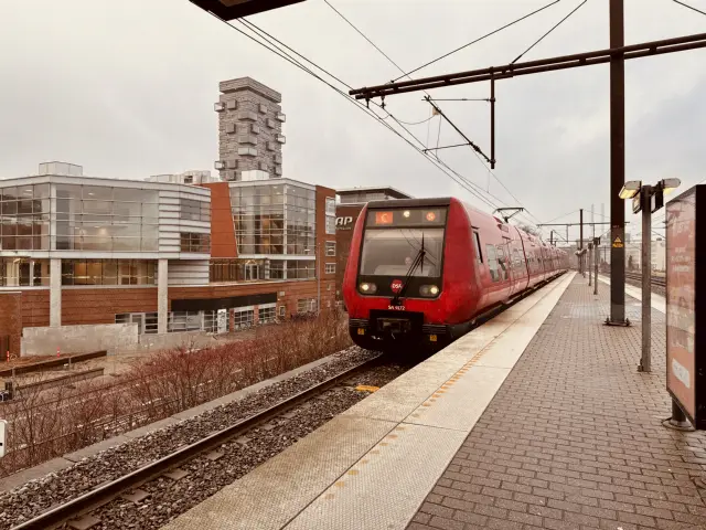 Billede af DSB SA 8172 fotograferet ud for Nordhavn S-togstrinbræt.