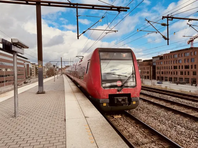 Billede af DSB SA 8173 fotograferet ud for Nordhavn S-togstrinbræt.