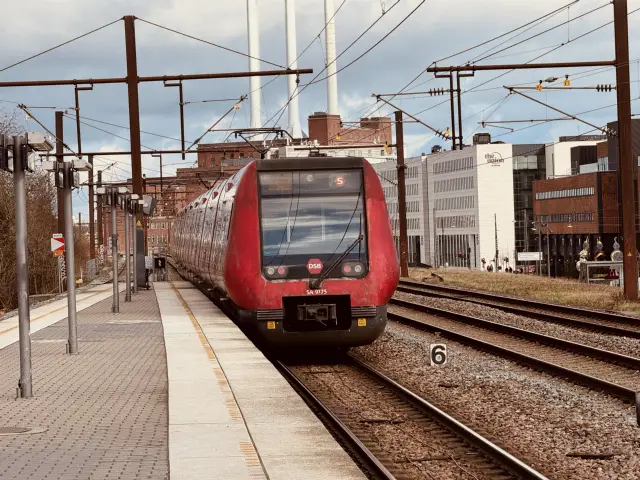 Billede af DSB SA 8173 fotograferet ud for Nordhavn S-togstrinbræt.