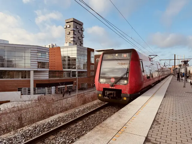 Billede af DSB SA 8173 fotograferet ud for Nordhavn S-togstrinbræt.