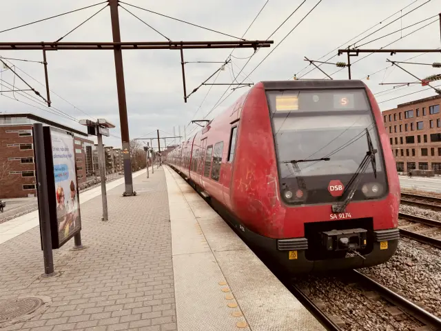 Billede af DSB SA 8174 fotograferet ud for Nordhavn S-togstrinbræt.