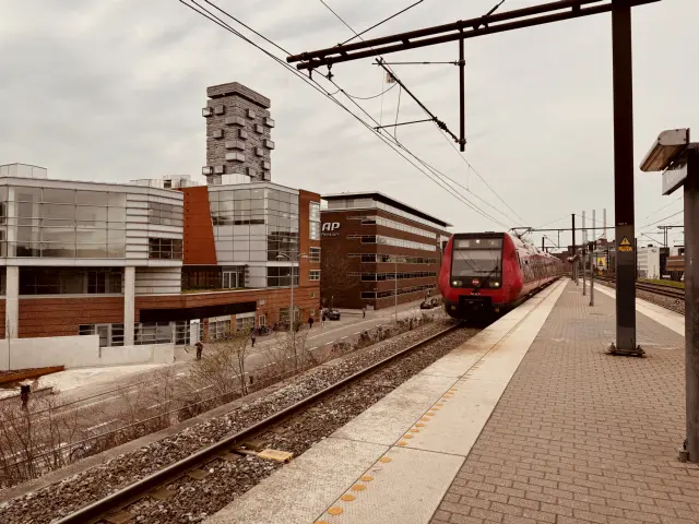 Billede af DSB SA 8174 fotograferet ud for Nordhavn S-togstrinbræt.