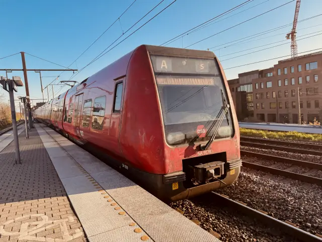 Billede af DSB SA 8178 fotograferet ud for Nordhavn S-togstrinbræt.