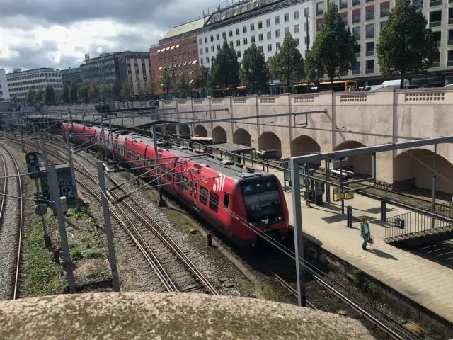 Billede af DSB SA 8178 fotograferet ud for Vesterport Station.