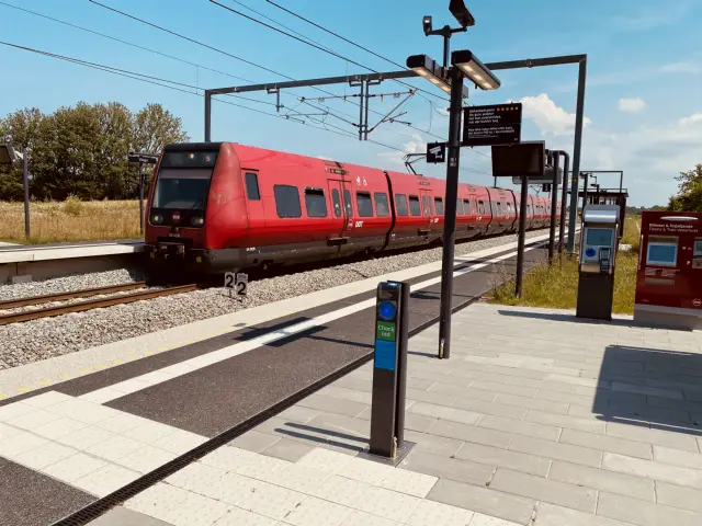 Billede af DSB SA 8179 fotograferet ud for Dybbølsbro S-togstrinbræt.