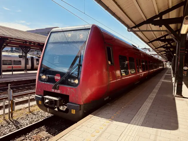 Billede af DSB SA 8183 fotograferet ud for Østerport Station.