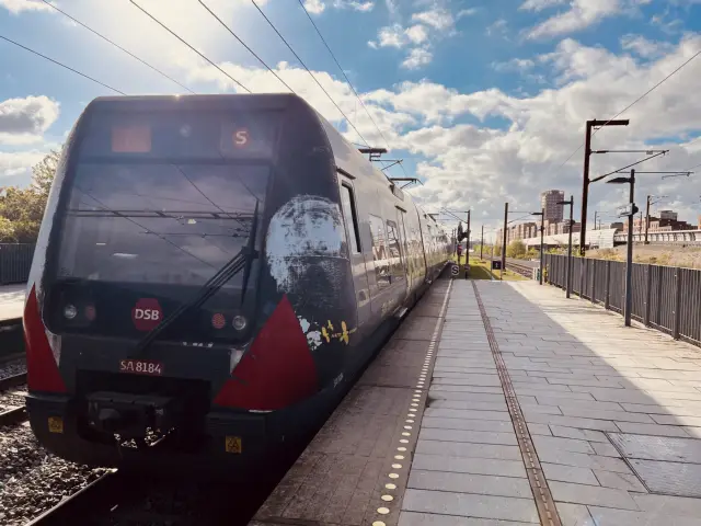 Billede af DSB SA 8184 fotograferet ud for Vigerslev Allé S-togstrinbræt.