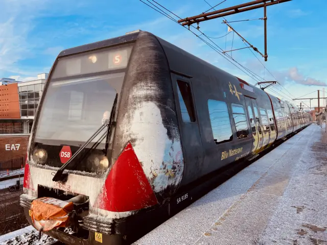 Billede af DSB SA 8185 fotograferet ud for Nordhavn S-togstrinbræt.