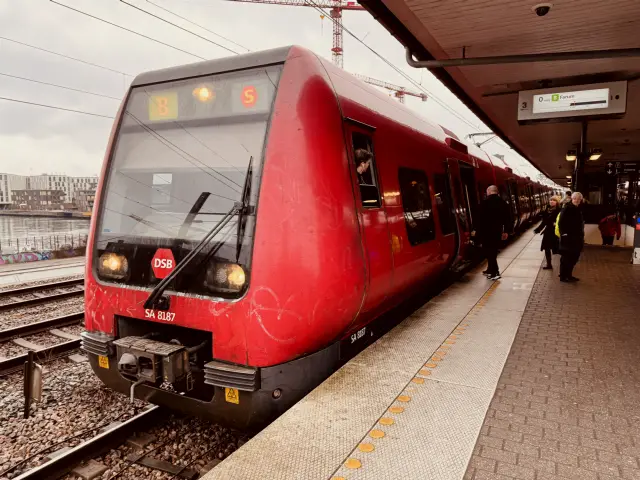 Billede af DSB SA 8187 fotograferet ud for Nordhavn S-togstrinbræt.