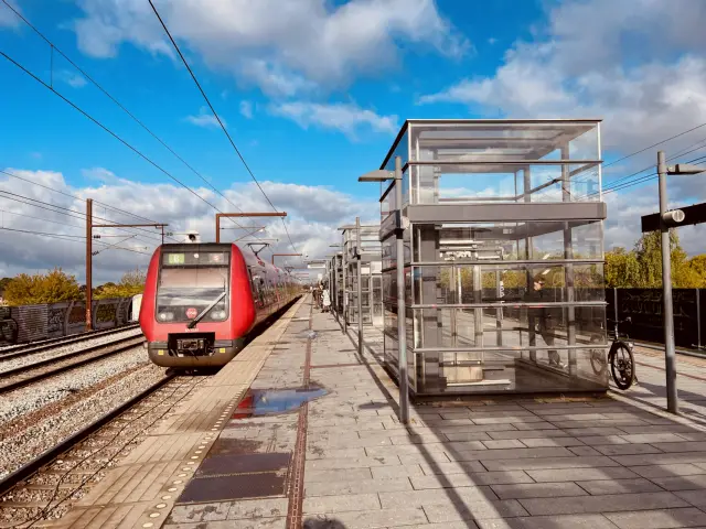 Billede af DSB SA 8187 fotograferet ud for Danshøj S-togsstation.