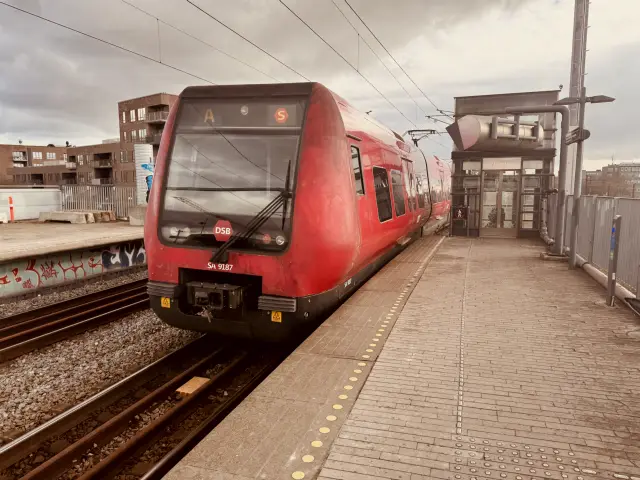 Billede af DSB SA 8187 fotograferet ud for København Syd Station.