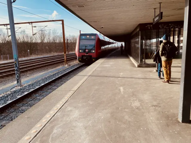 Billede af DSB SA 8187 fotograferet ud for Sydhavn S-togstrinbræt.