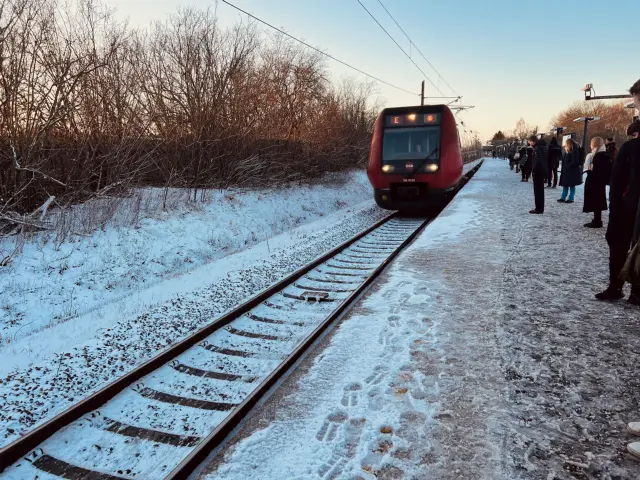 Billede af DSB SA 8188 fotograferet ud for Jægersborg S-togstrinbræt.