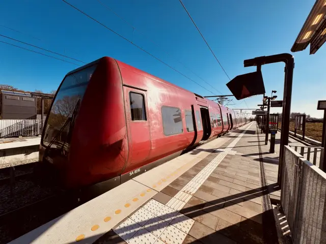Billede af DSB SA 8191 fotograferet ud for Favrholm Station.