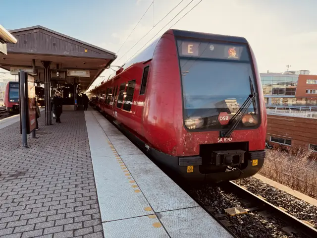 Billede af DSB SA 8192 fotograferet ud for Nordhavn S-togstrinbræt.