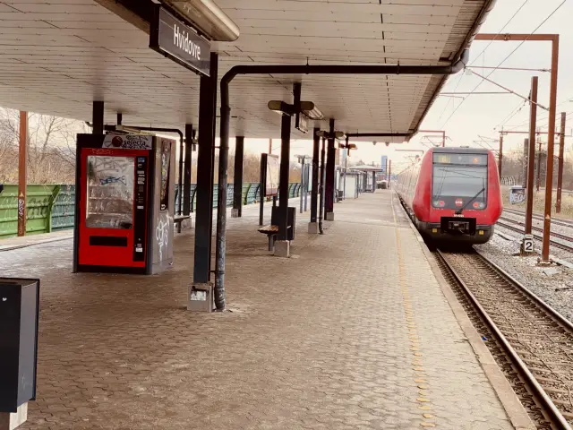 Billede af DSB SA 8193 fotograferet ud for Hvidovre Nær S-togstrinbræt.