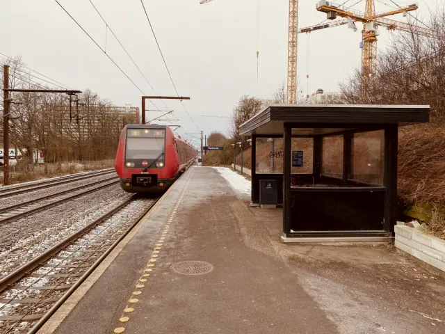 Billede af DSB SA 8193 fotograferet ud for Rødovre S-togstrinbræt.