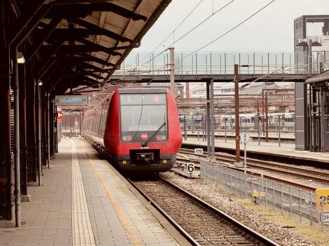 Billede af DSB SA 8193 fotograferet ud for Østerport Station.