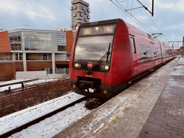 Billede af DSB SA 8194 fotograferet ud for Nordhavn S-togstrinbræt.