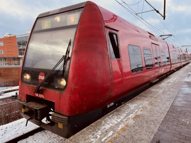Billede af DSB SA 8194 fotograferet ud for Nordhavn S-togstrinbræt.