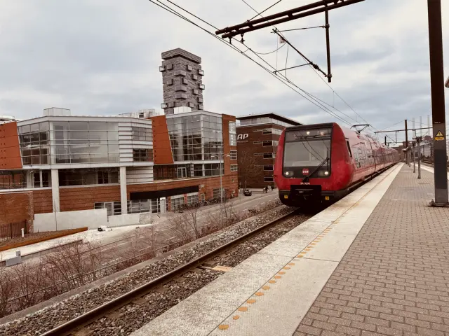 Billede af DSB SA 8196 fotograferet ud for Nordhavn S-togstrinbræt.